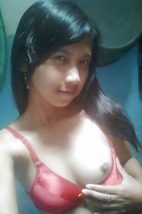 Cute Hijab Malay Gal Shows Off Her Petite Body